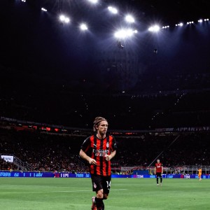 莫德里奇手机壁纸分享|卢卡·莫德里奇|ac米兰_新浪体育_新浪新闻